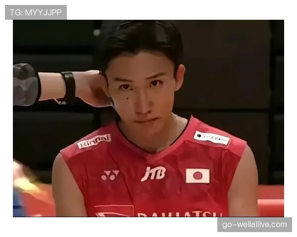 桃田贤斗训练完直接睡球场，这人是拿命在换奖金吧