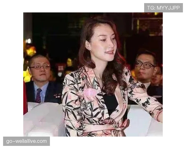 谢杏芳像隔壁大姐一样随和，打开衣橱那一刻我就愣住了