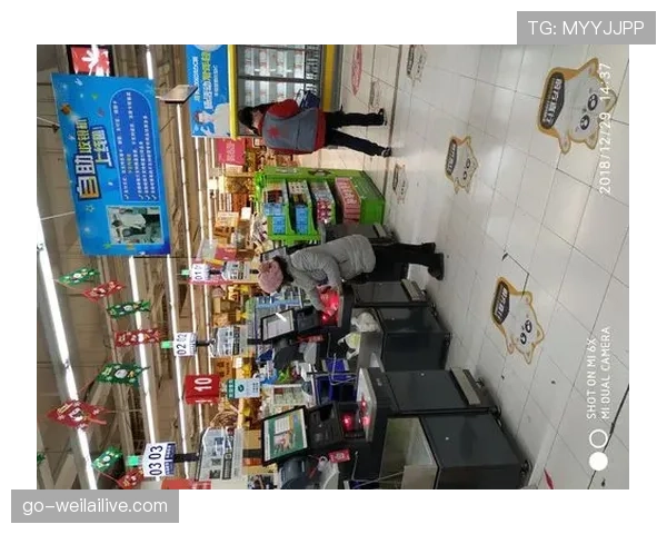 阿尔瓦雷斯这生活节奏，球场上飙速赛跑，换到超市估计都跟不上收银员了吧？